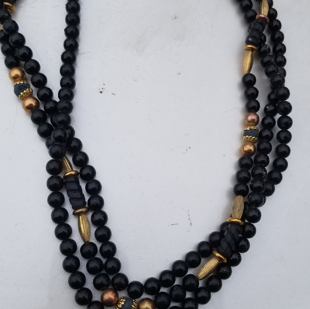 1928 Black 3 String Beads Necklace 40$